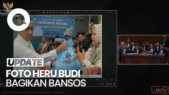Kala Foto Heru Budi Bagikan Bansos Tas Biru Muda Muncul di Sidang MK