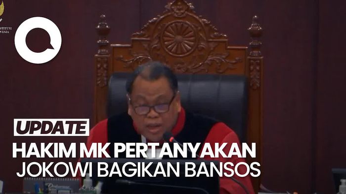  Hakim MK Tanya Risma soal Jokowi Bagi Bansos Saat Masa Kampanye
