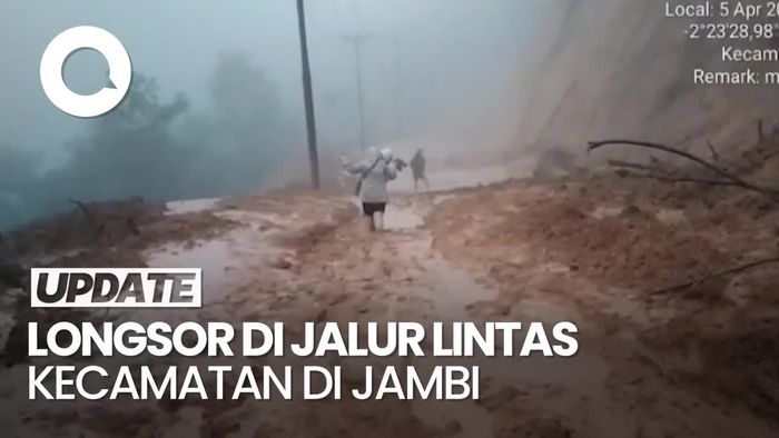 Longsor-Banjir Lumpur Bikin Akses Jalan Batang Asai-Sarolangun Jambi Lumpuh