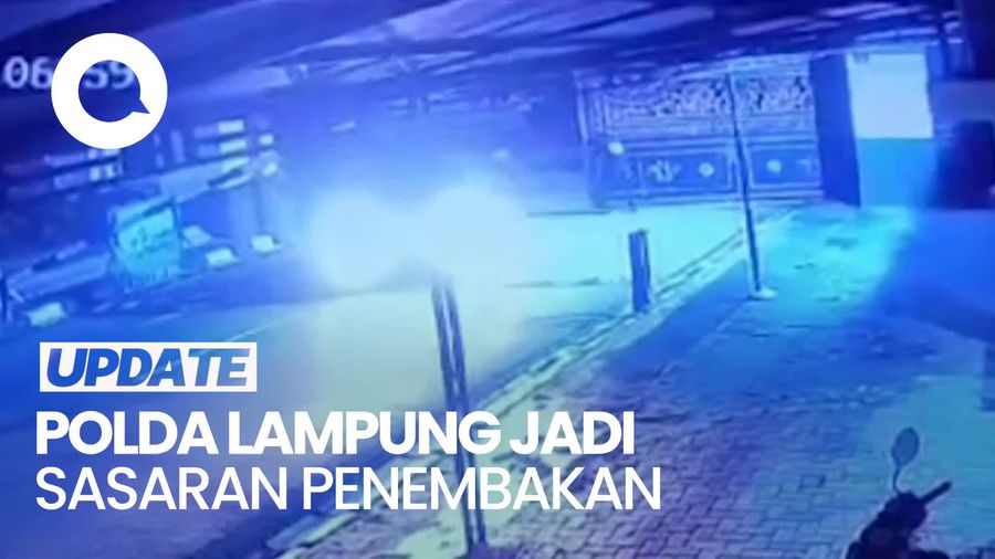 CCTV Detik-detik Polda Lampung Ditembaki OTK Bermobil