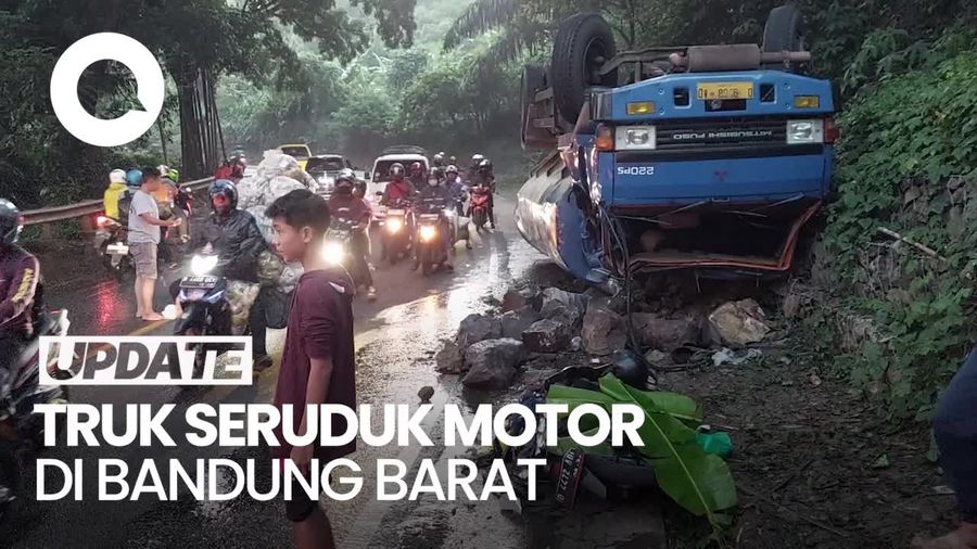 Truk Terguling Lalu Seruduk Motor di Bandung Barat, 3 Orang Tewas