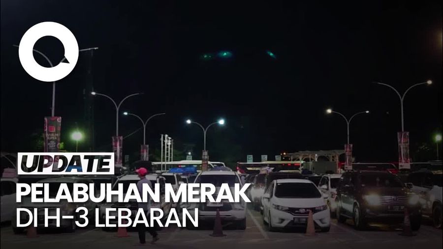Antrean Kendaraan di Pelabuhan Merak Malam Ini