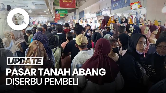 Jelang Lebaran, Pasar Tanah Abang Dipadati Pengunjung
