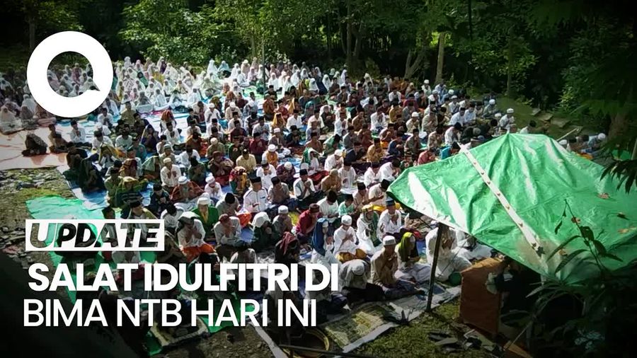 Momen Ratusan Warga Bima Salat Idulfitri Hari Ini