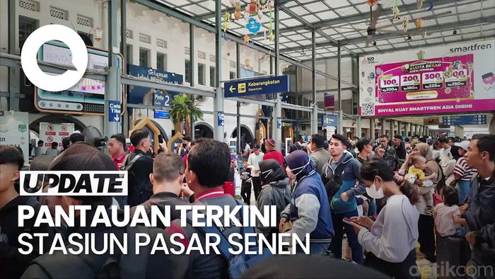 Pemudik Makin Ramai di Stasiun Pasar Senen Memasuki H-2 Lebaran