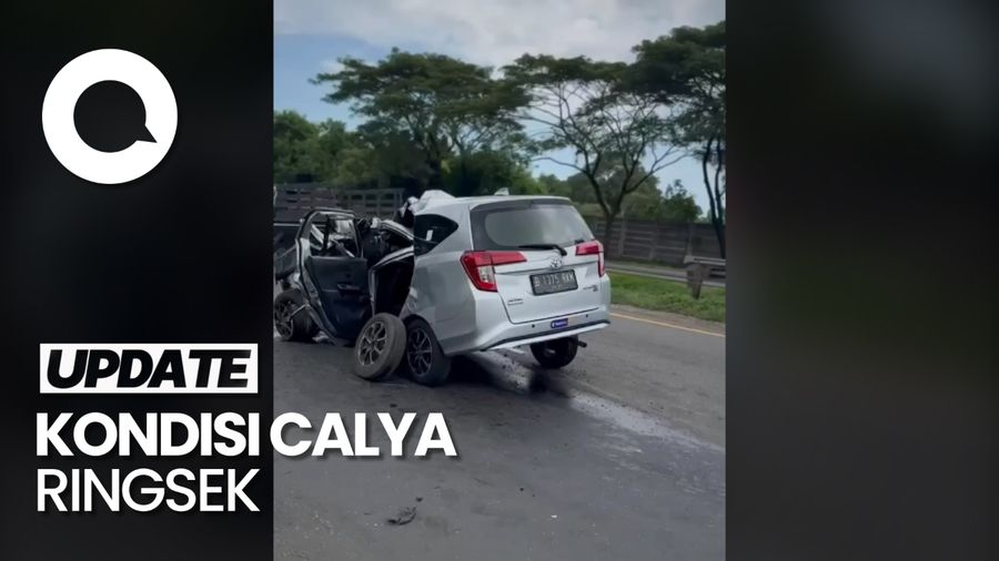 Penampakan Calya Ringsek Tabrak Bahu jalan di Tol Merak