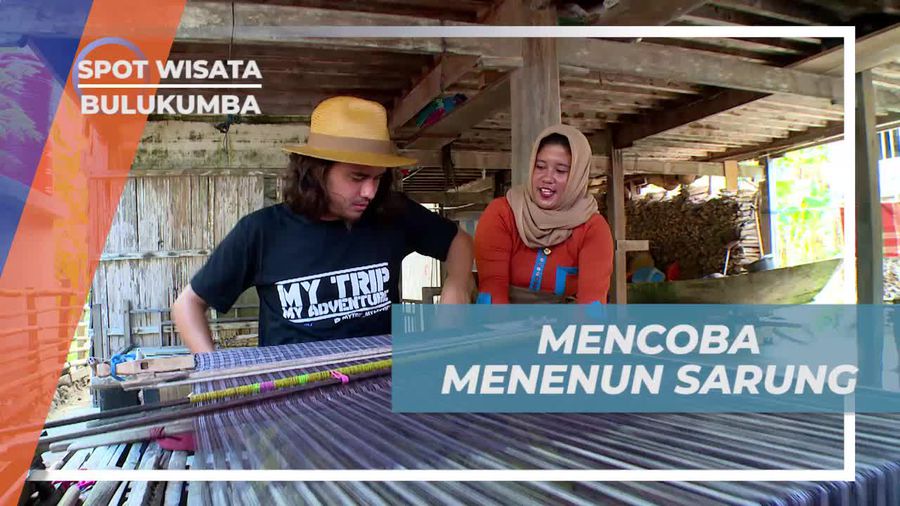 Mencoba Menenun Sarung di Dusun Kasuso Bulukumba