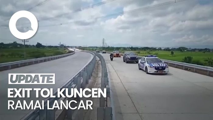 Situasi Arus Lalu Lintas di Exit Tol Jogja-Solo
