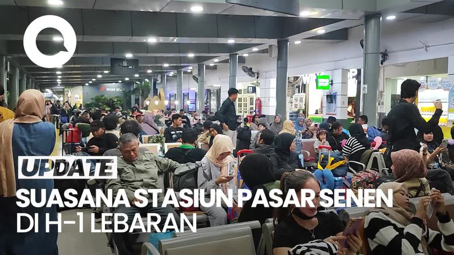 Stasiun Pasar Senen Masih Ramai di Malam Takbiran