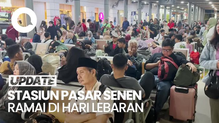 Kondisi Hari H Lebaran Stasiun Pasar Senen Ramai 