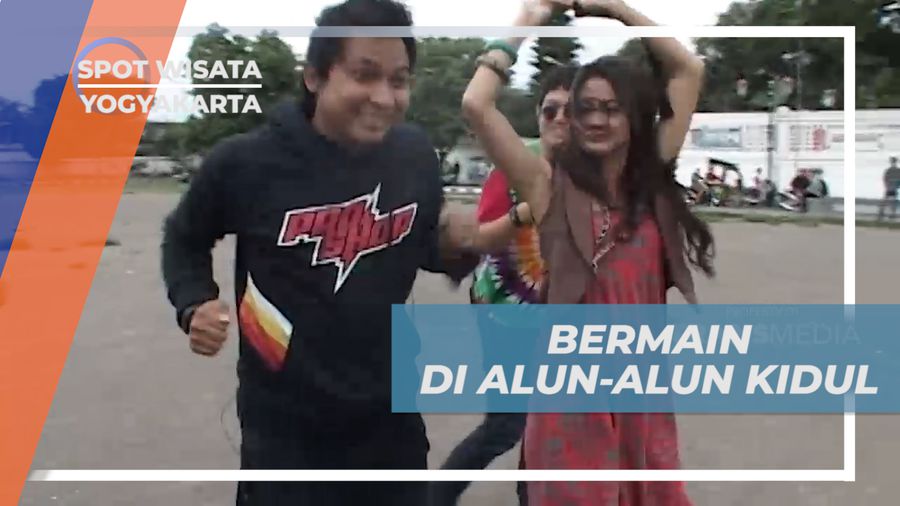 Menjajal Keberuntungan Melewati Dua Pohon Beringin di Alun-alun Kidul Yogyakarta