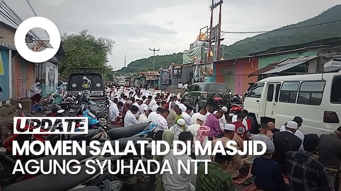 Momen Ribuan Umat Islam Salat Id di Masjid Agung Syuhada NTT
