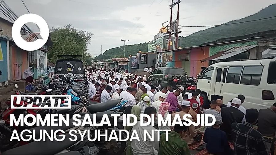 Momen Ribuan Umat Islam Salat Id di Masjid Agung Syuhada NTT
