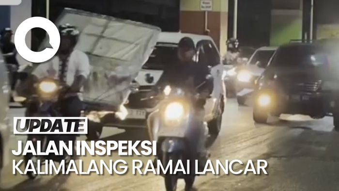 Suasana Jalan Inspeksi Kalimalang di Hari Idul Fitri