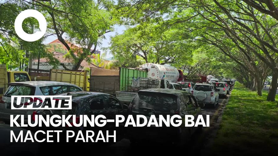 Jalanan Klungkung Arah Padang Bai Bali Macet Parah