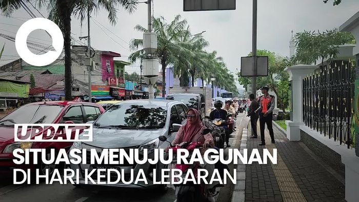 Kendaraan Menuju Taman Margasatwa Ragunan Mengular Siang Ini