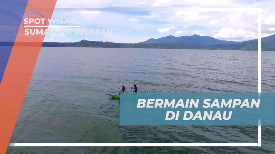 Menyusuri Keindahan Danau Ranau Dengan Naik Sampan, Sumatera Selatan