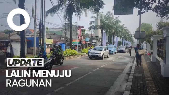 Arus Lalu Lintas Menuju Taman Margasatwa Ragunan Pagi Ini