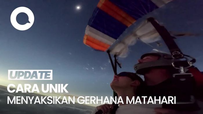 Menyaksikan Gerhana Matahari Sambil Skydiving