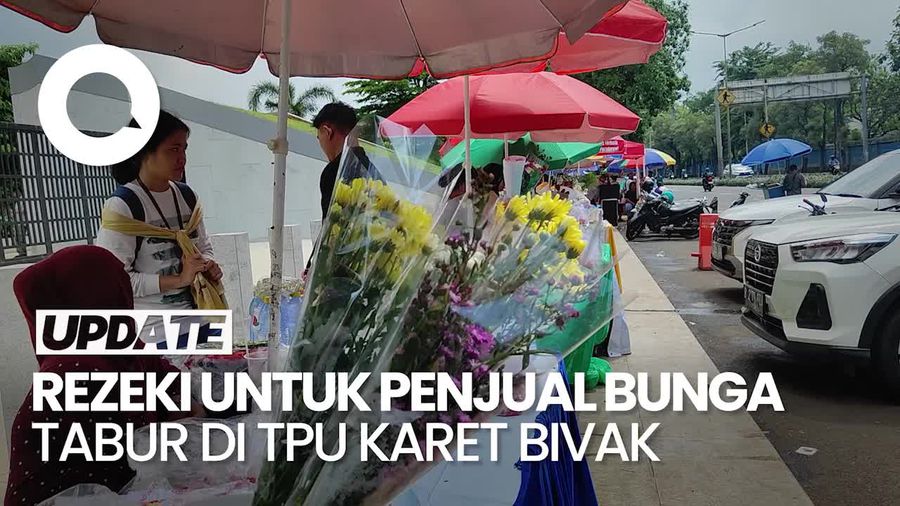 Berkah Lebaran Bagi Penjual Bunga di TPU Karet Bivak
