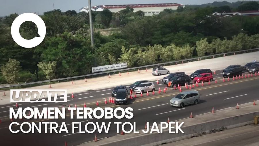 Duh! Sejumlah Mobil Terobos Cone Pembatas saat Contraflow di Tol Japek