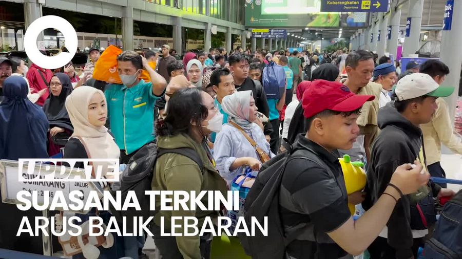 Suasana Arus Balik: Tol Japek Contraflow, Stasiun Pasar Senen Ramai