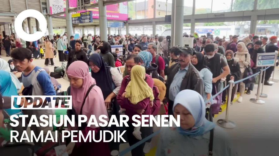 Stasiun Pasar Senen Ramai, Antrean di Pintu Keberangkatan Mengular
