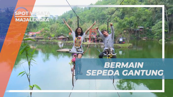 Sensasi Seru Melintasi Danau Naik Sepeda Gantung, Majalengka