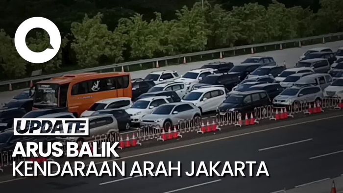 Gerbang Tol Cikampek Utama Arah Jakarta Macet
