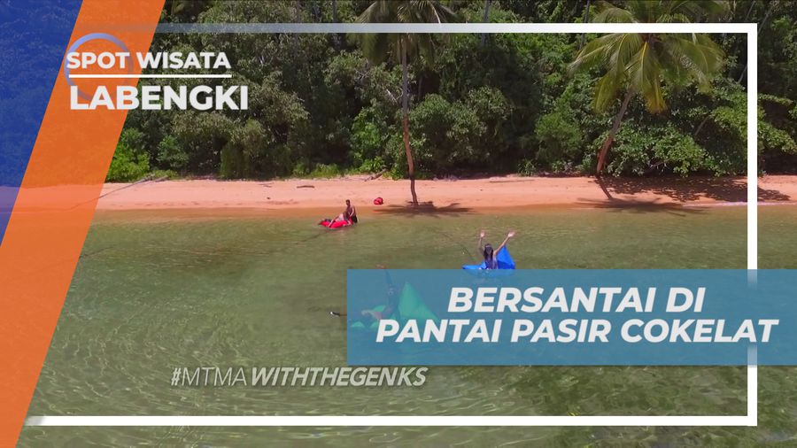 Bersantai Dengan Floatis di Pantai Pasir Coklat Sambil Menikmati Semilir Angin, Labengki
