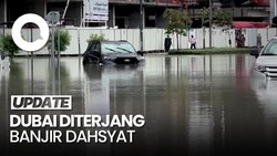 Penampakan Mobil-mobil Terendam Banjir Dahsyat di Dubai