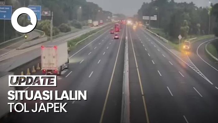 Situasi Tol Japek Arah Jakarta Lengang