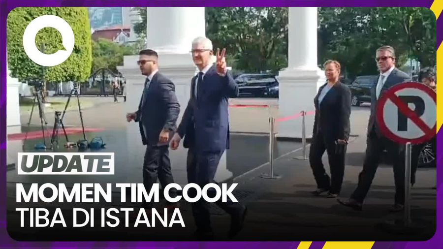 Salam Dua Jari Tim Cook Saat Tiba di Istana Negara