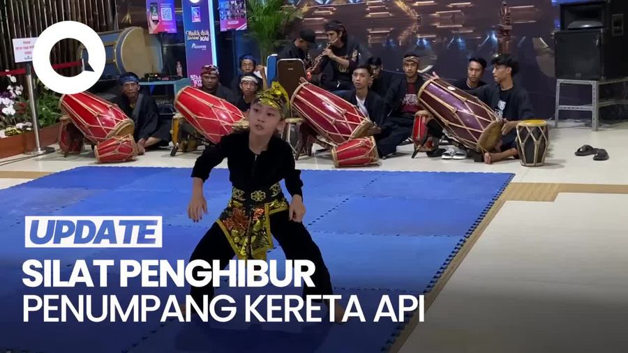 Kala Srikandi-Pendekar Silat Hibur Penumpang KA di Stasiun Bandung