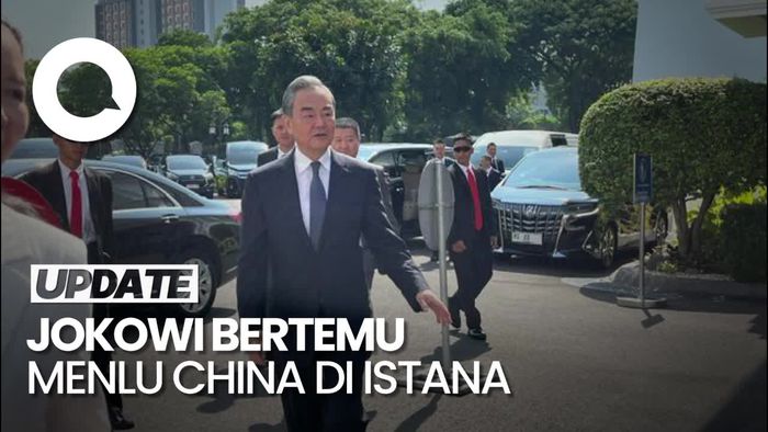 Bertemu Menlu China, Jokowi Dorong Studi Kelayakan Kereta Cepat ke Surabaya