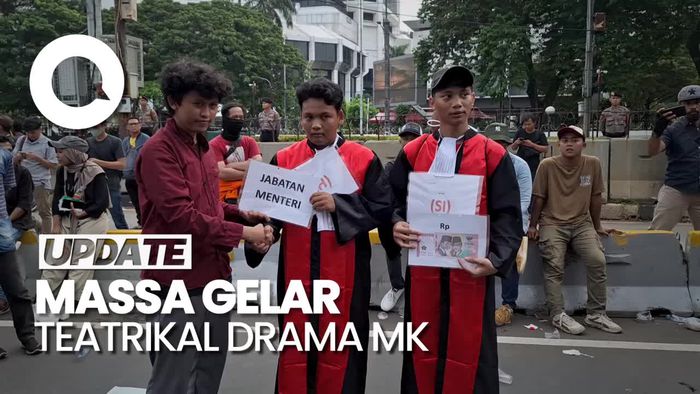 Massa Gelar Aksi Teatrikal Drama MK