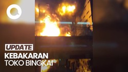 Penampakan Kebakaran Toko Bingkai di Mampang Jaksel
