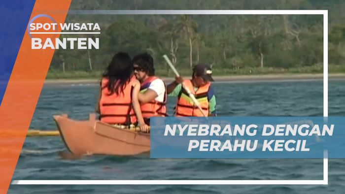 Sensasi Mendayung Perahu Jukung Menuju Pulau Umang, Banten