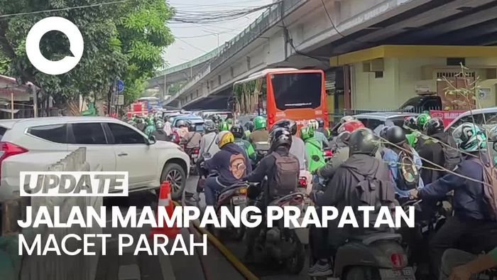 Penampakan Jalan Mampang Macet Pagi Ini Imbas Kebakaran Semalam