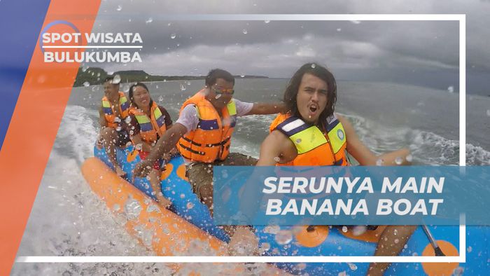 Pacu Adrenalin, Jatuh Bangun Naik Banana Boat di Pantai Bara, Bulukumba