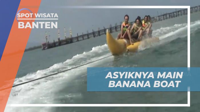 Menikmati Keseruan Bermain Banana Boat di Pulau Owang, Banten