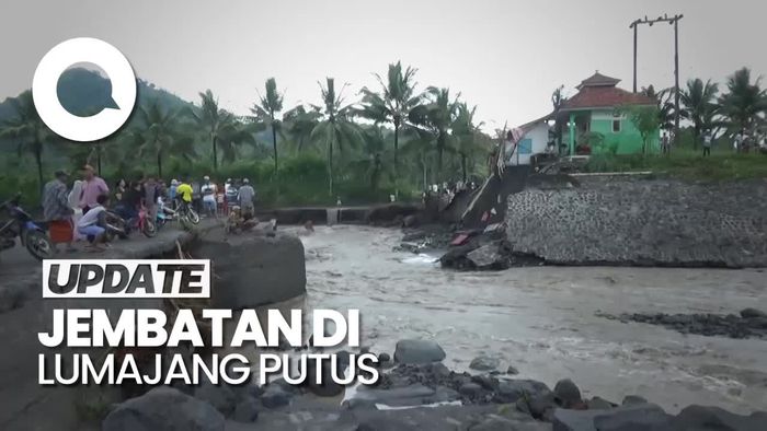 Jembatan di Lumajang Putus, Pengendara Gunakan Jasa Panggul Motor