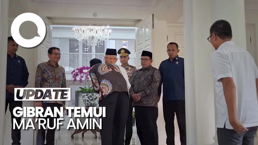 Gibran Cium Tangan Maruf Amin saat Sambangi Rumah Dinas Wapres