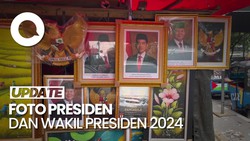 Foto Presiden-Wapres Terpilih Prabowo & Gibran Mulai Dijual di Pasar Baru