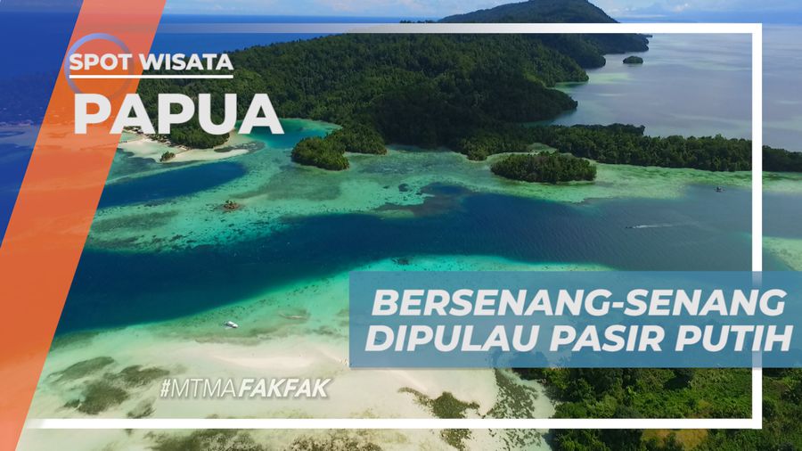 Menikmati Keseruan Bermain Pasir Putih yang Timbul Karena Laut Surut, Papua Barat