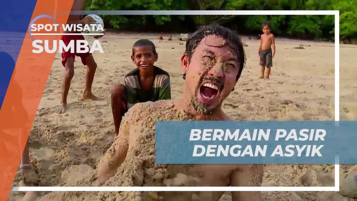 Bermain Pasir Dengan Asik Bersama Anak-anak Desa Ratenggaro Sumba