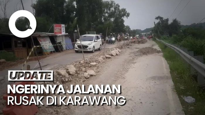 Penampakan Jalan Raya Badami-Loji di Karawang yang Amblas-Rusak Parah
