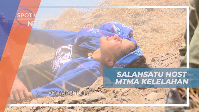 Momen Kelelahan Saat Menuju Puncak Pulau Padar