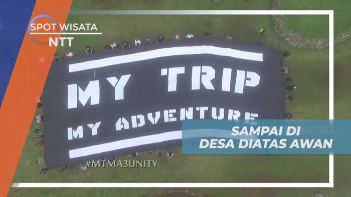 Momen Seru Mengibarkan Bendera di Desa di Atas Awan Nusa Tenggara Timur 