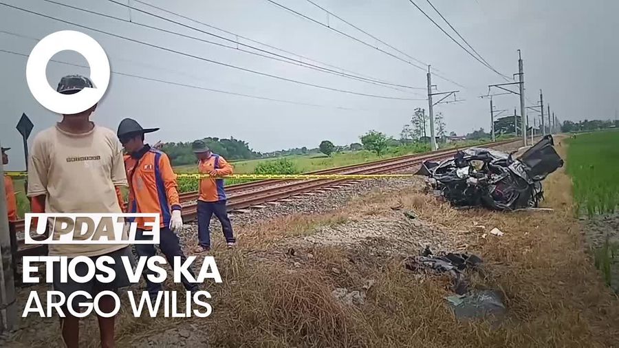 Penampakan Toyota Etios Ringsek Seusai Tertabrak KA Argo Wilis di Klaten